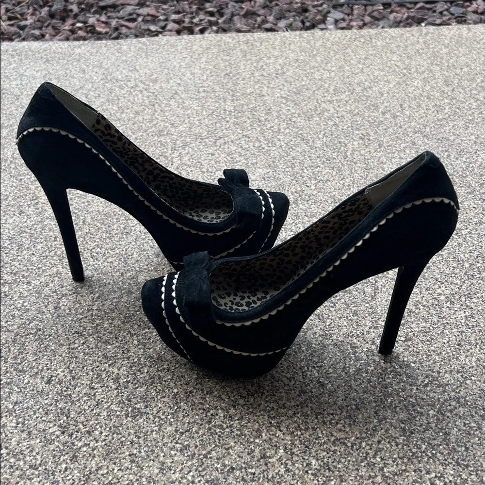 JESSICA SIMPSON Black High Heels with Bow Accent - Picture 6 of 13